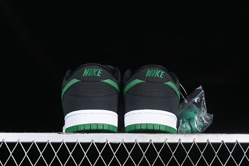 All categories Nk SB Dunk series Nk SB Dunk Low low-top sneakers K version Nk SB Dunk Low black and green Dunk series low-top casual sports skateboard shoes BQ6817-005